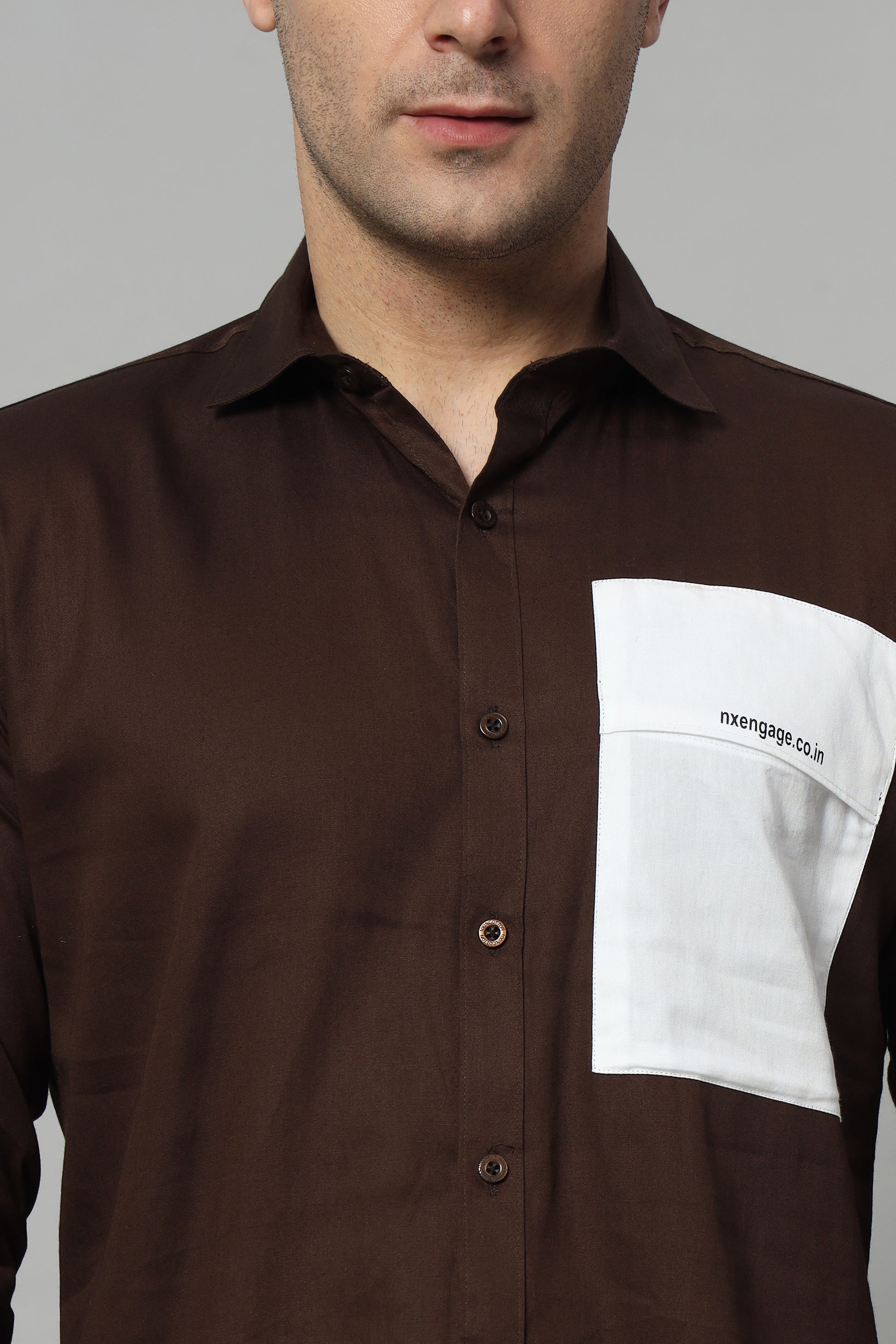 SIDE PATCH POCKET BROWN SHIRT